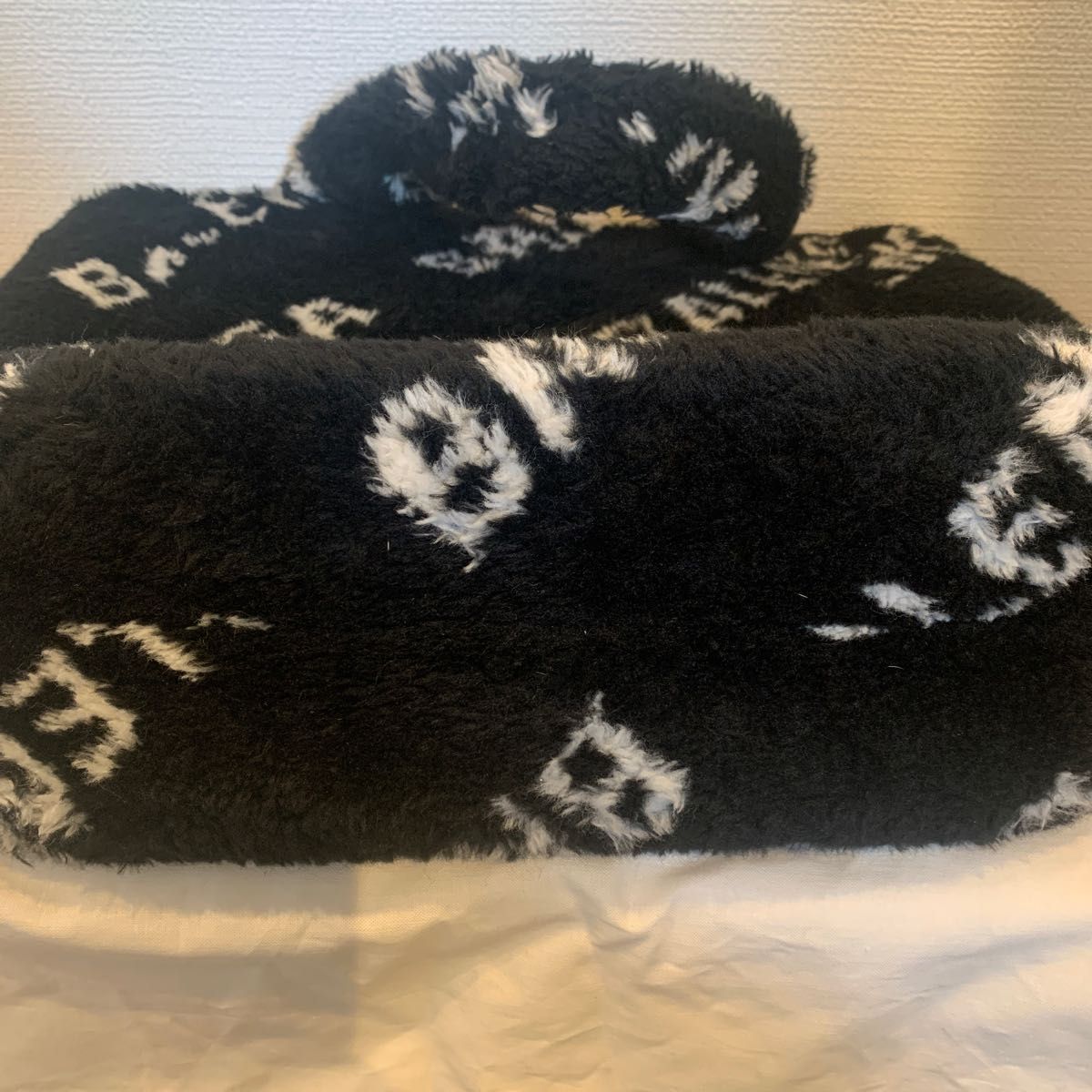 BALENCIAGAエブリデイロゴ総柄フェイクファー2wayトート|PayPayフリマ