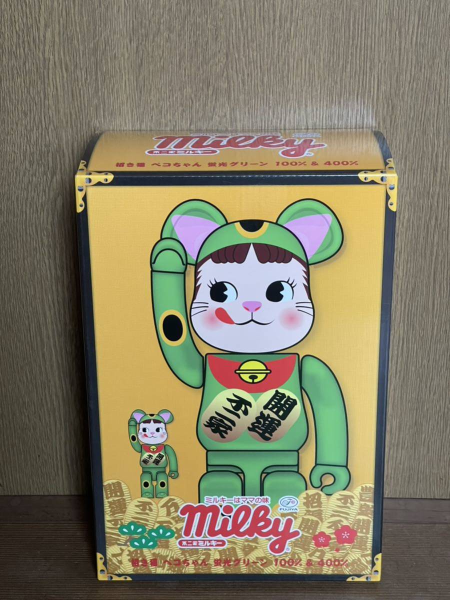 BE@RBRICK ペコちゃん 招き猫 蛍光グリーン 100%&400% 不二家 2020年発売-