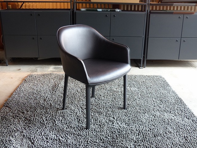 a.vitra/ヴィトラ|ソフトシェルチェア|レザー 4本脚 ブラウン系 18.5