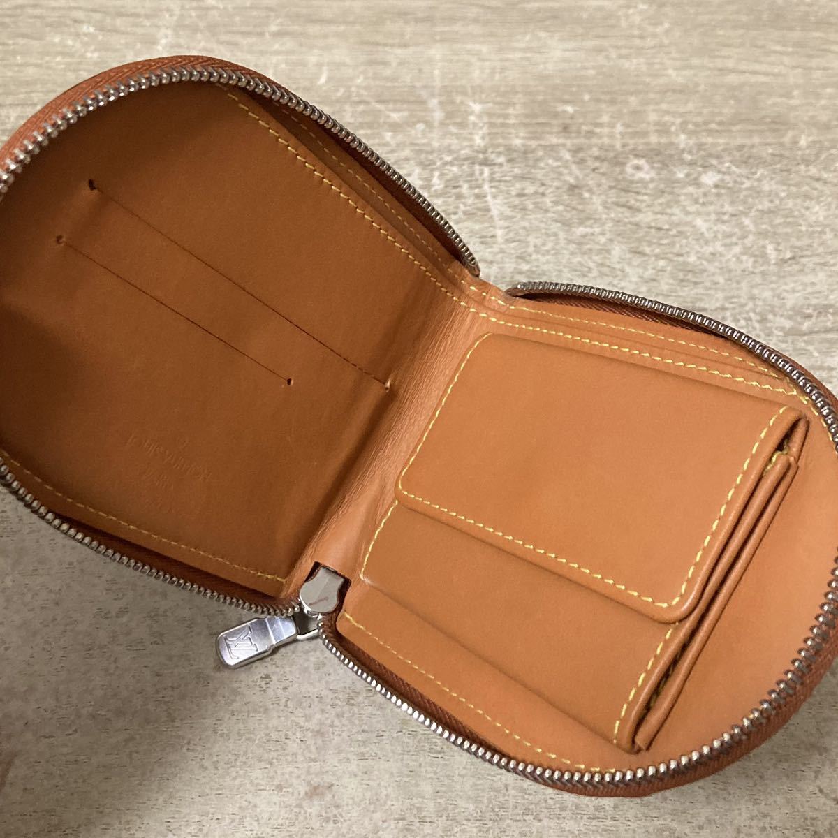 【良品】ルイヴィトン 超激レア 入手不可 限定コレクション ルイヴィトン ノマド モノグラム エクリプス ジッピーウォレット ヴェルティカル 長財布 二つ折り財布 m62295 キャラメル コンパクトウォレット ミニ財布 二つ折り財布