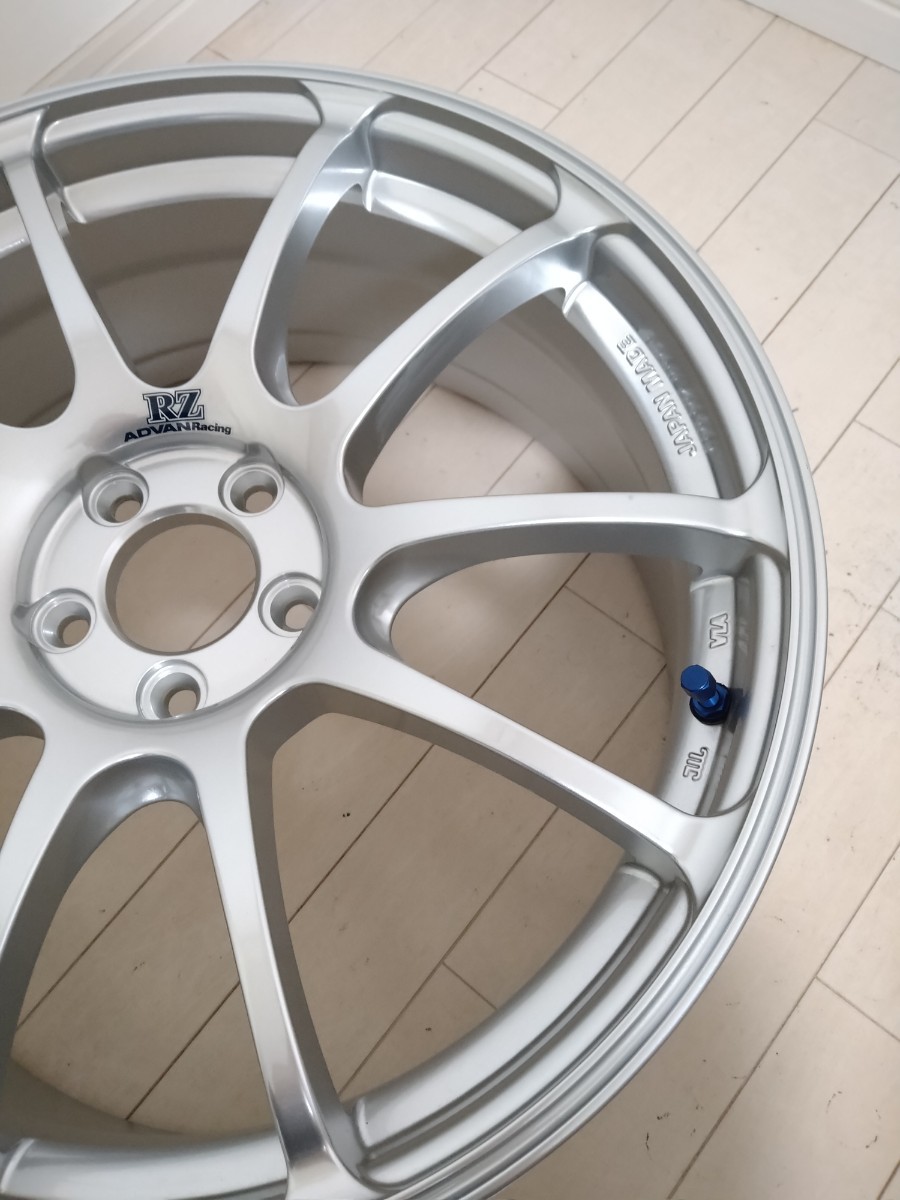 美品アドバンレーシングRZ 18×7.5J +50 5H/100 レーシングハイパーシルバー 送料無料_画像2