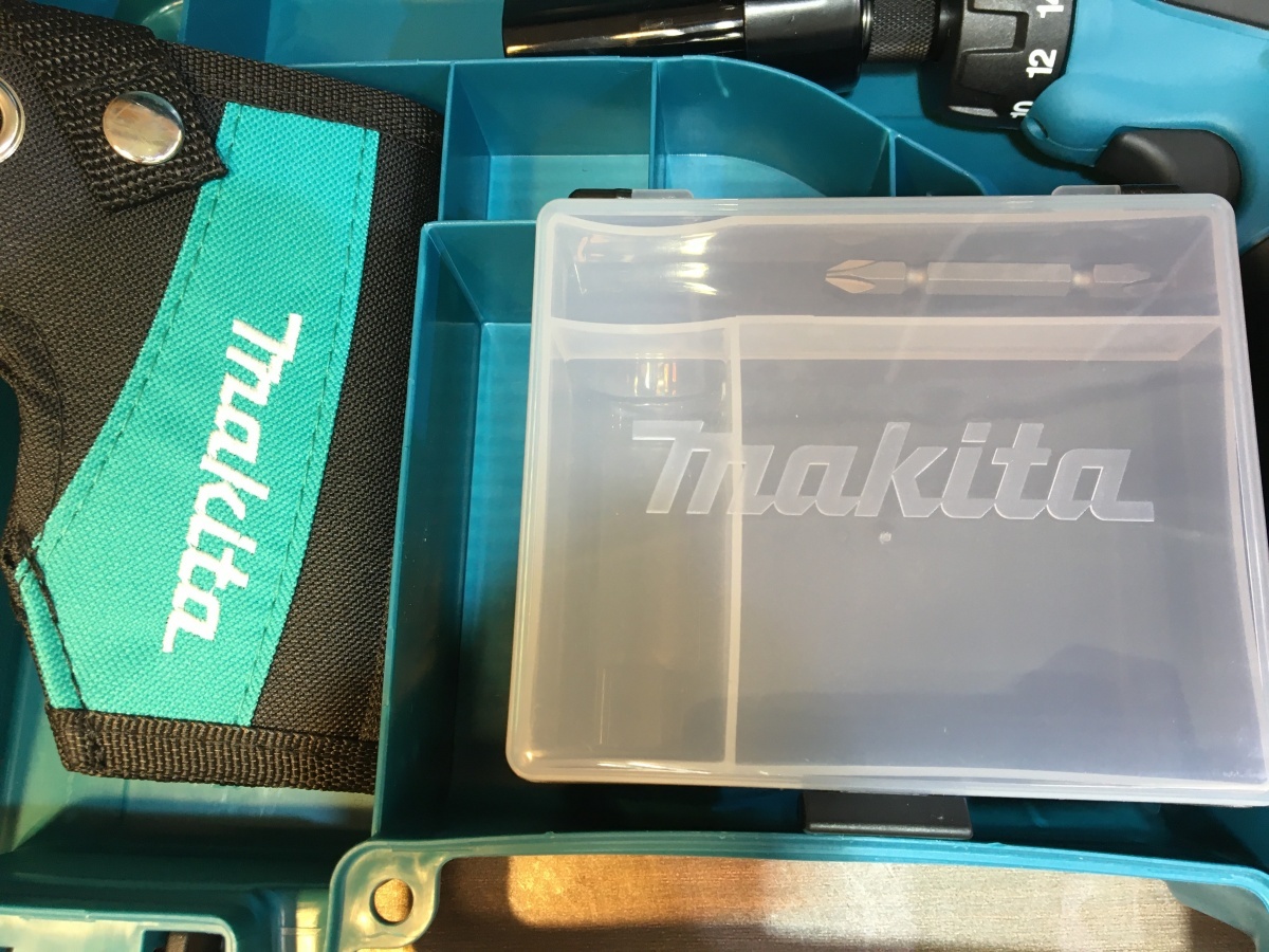 マキタ makita DF030DWX ドライバドリル 充電器無し バッテリー10.8V二個/カバー/ネジケース/ケース付 未使用品 【ハンズクラフト宜野湾】_画像8