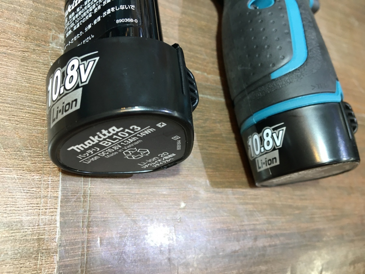 マキタ makita DF030DWX ドライバドリル 充電器無し バッテリー10.8V二個/カバー/ネジケース/ケース付 未使用品 【ハンズクラフト宜野湾】_画像6