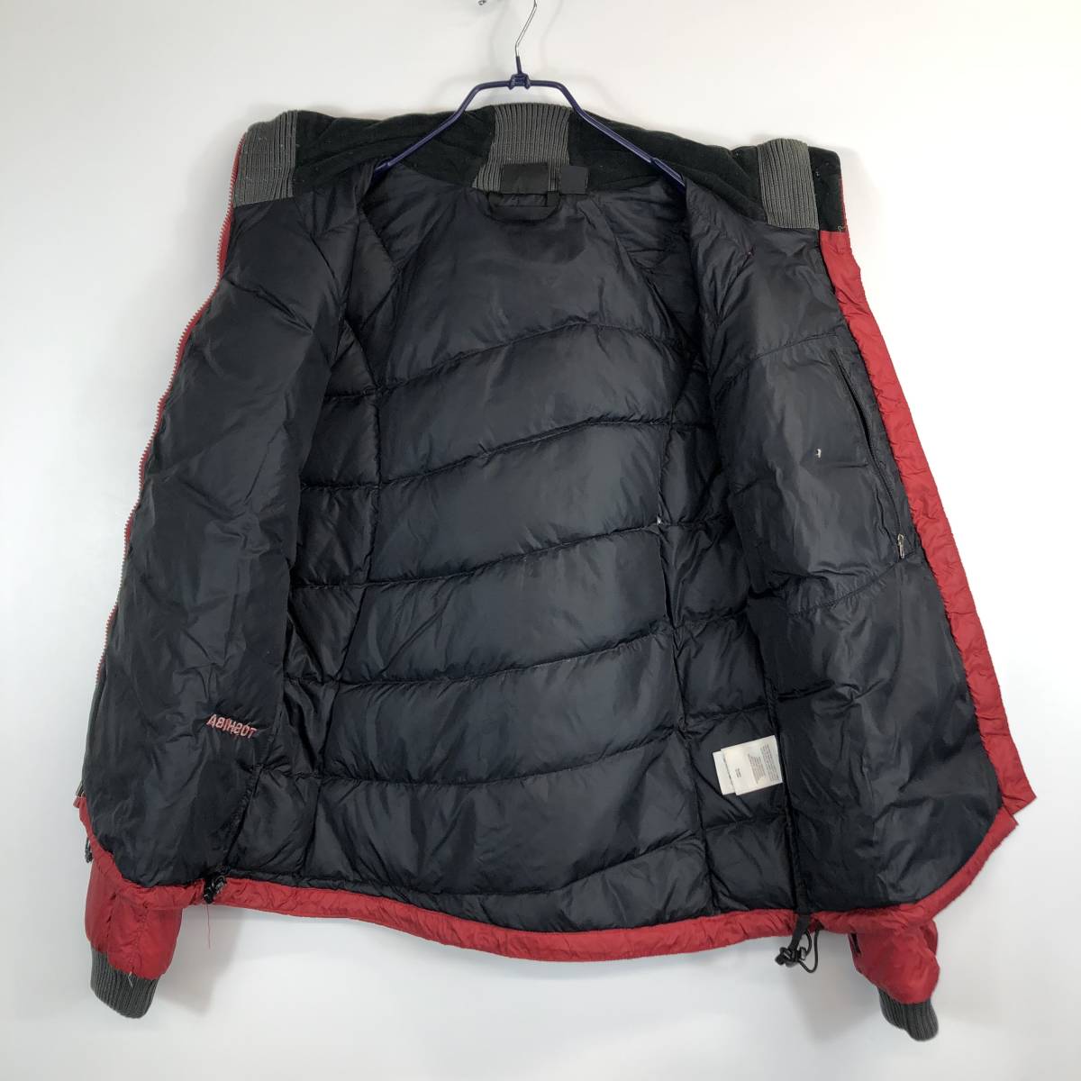 マウンテンハードウェア MOUNTAIN HARDWEAR ダウンジャケット レッド