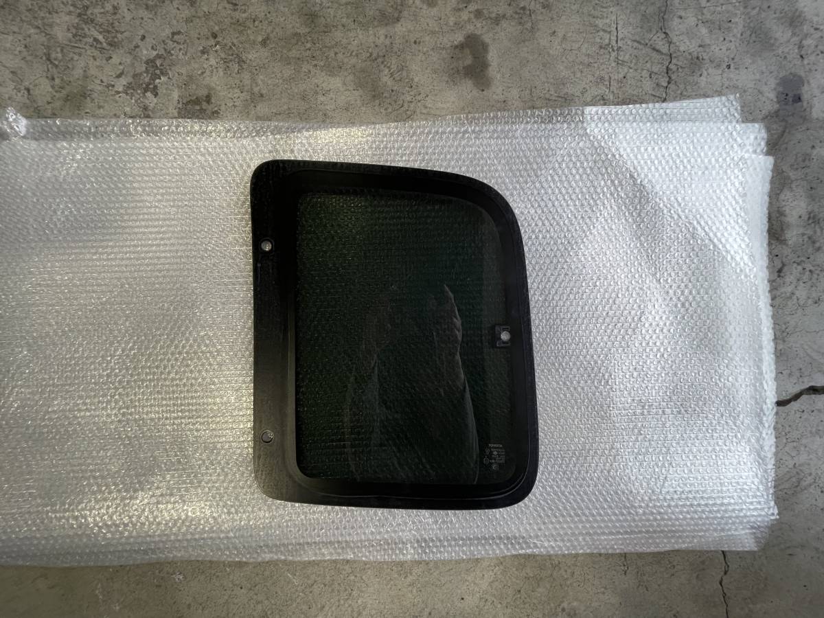 *RZN152 167 172 HILUX Hilux quarter glass rear side right side small window * Mini truck EXT cab 