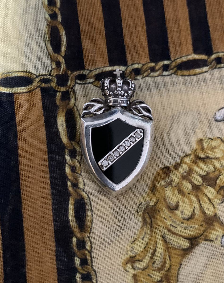  Justin Davis Crown shield pendant 