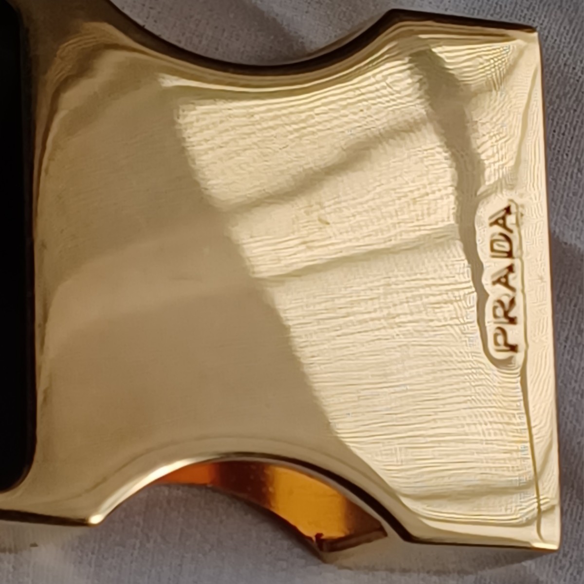未使用タグ付き!!☆PRADA プラダ☆ゴールドメタル スパンコール