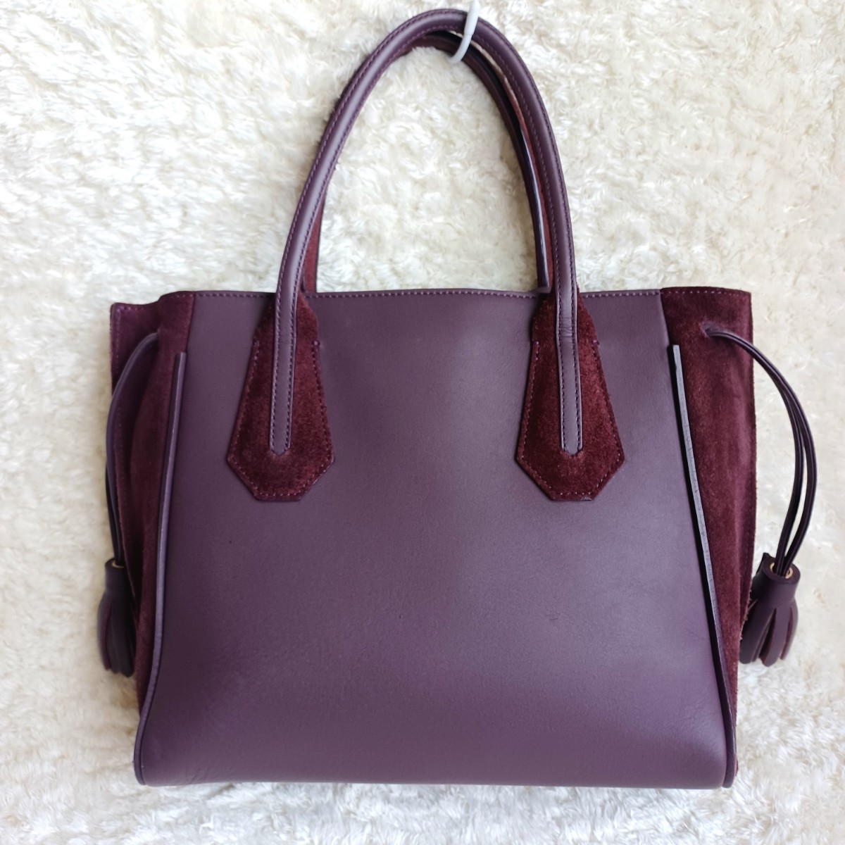 良品! 【LONGCHAMP ロンシャン】ペネロペ 高級 トートバッグ 滑らかスエードレザー ロゴ入りタッセル チャーム付き ボルドー_画像2