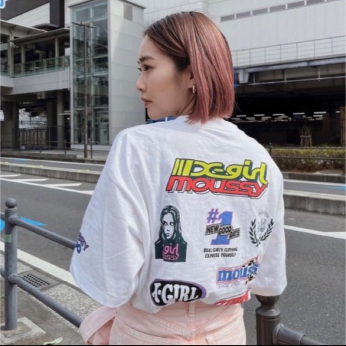 素晴らしい外見 moussy X-girlコラボTシャツ sonrimexpolanco.com
