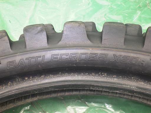 19年製。 バトルクロス X20R 100/90-19【中古】_画像2