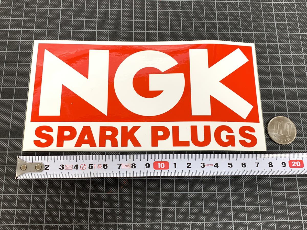 送料無料 当時物 NGK SPARK PLUGS 大サイズ 18×9cm ステッカー ビンテージ 旧車 スパークプラグ HRC HONDA KAWASAKI YAMAHA SUZUKIの画像1