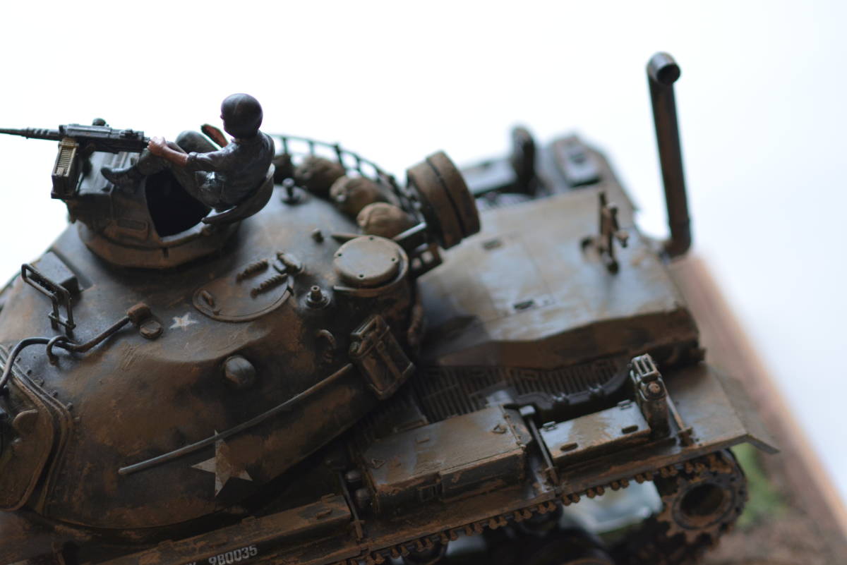 M48パットン戦車完成品 簡易ケース付きジオラマ_画像8