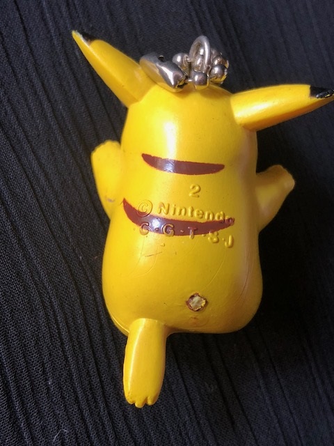 ヤフオク ポケットモンスター ピカチュウ キーホルダー ス