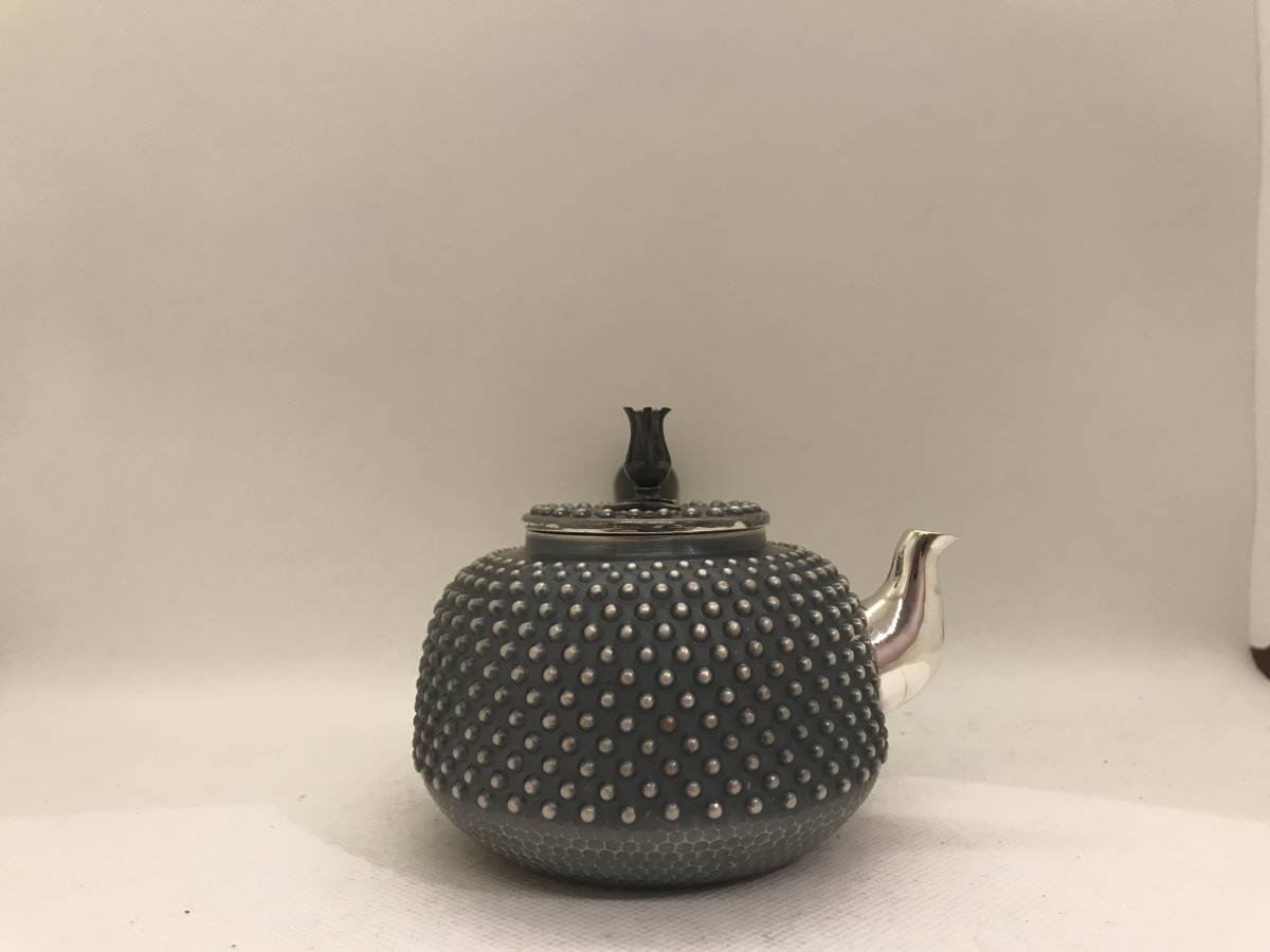 純銀製 光南 釜形霰打出 蕾摘横手急須 銀瓶 煎茶道具箱付 | timepharma.com