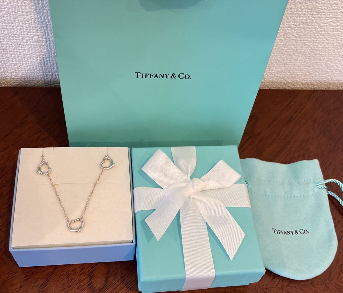 新品 正規品 ティファニー TIFFANY &Co ネックレス シルバー ハート トリプルハート 箱 巾着 紙袋 リボン プレゼント オープンハート_画像8