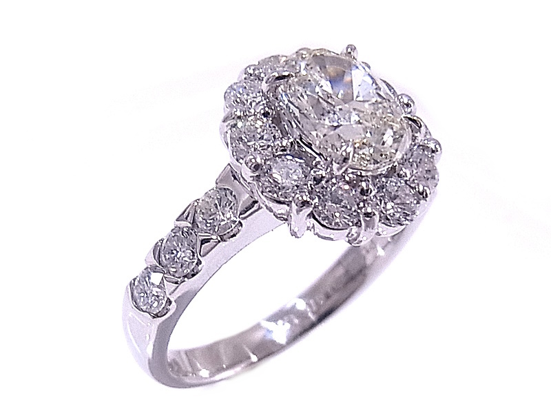 指輪　Pt900　プラチナ　ダイヤリング 中央1.076ct　脇1.00ct　合計2.076ct 【中古】【程度A】【美品】_画像1