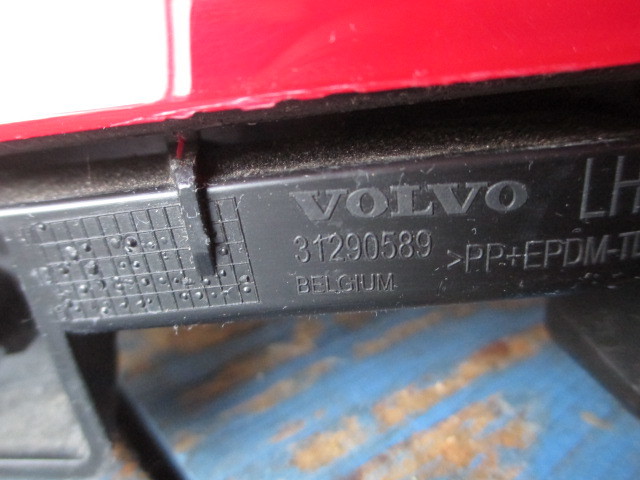 AY517 Volvo V40 tail light left 31395844