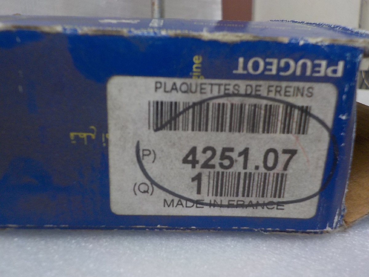 [ PEUGEOT Peugeot ] original brake pad 4251.07 * long time period stock unused goods 