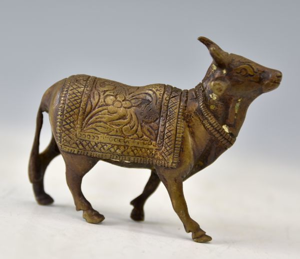 「神牛」 彫刻 仏具 仏像 仏教美術 インド 真鍮 高7.3cm 置物 骨董 古美術 y92270239