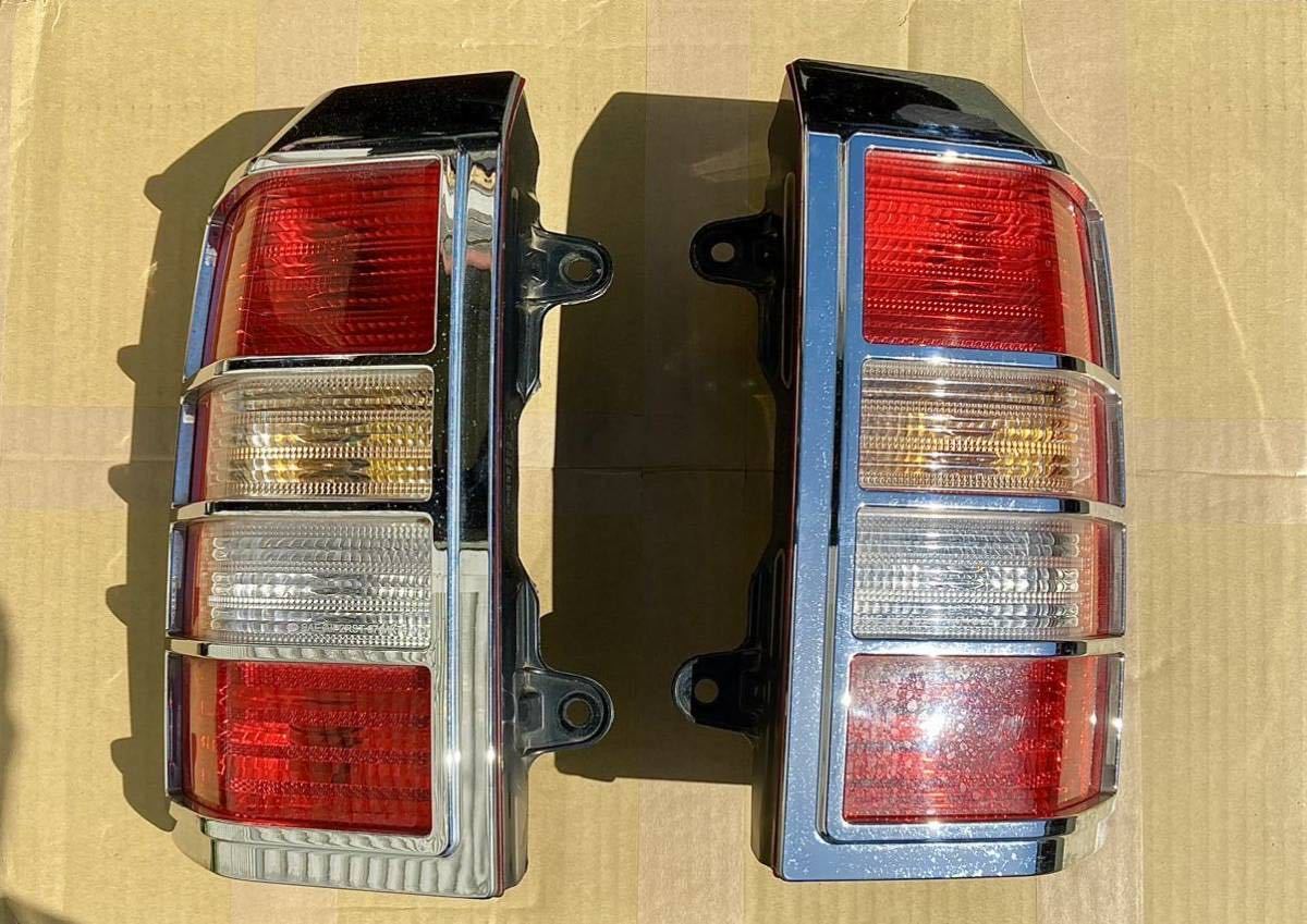 クライスラー　Jeep パトリオットMK74 リア テールランプ （左右セット） ドレスアップクロームメッキカバー付き_画像1