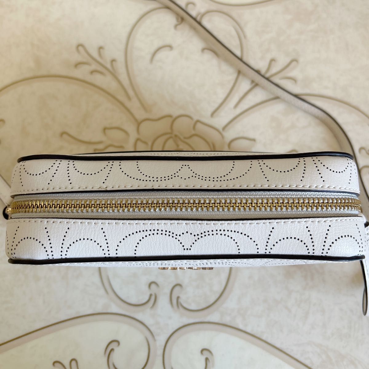 COACH コーチ ショルダーバッグ 2403IMCHK ホワイト シグネチャー