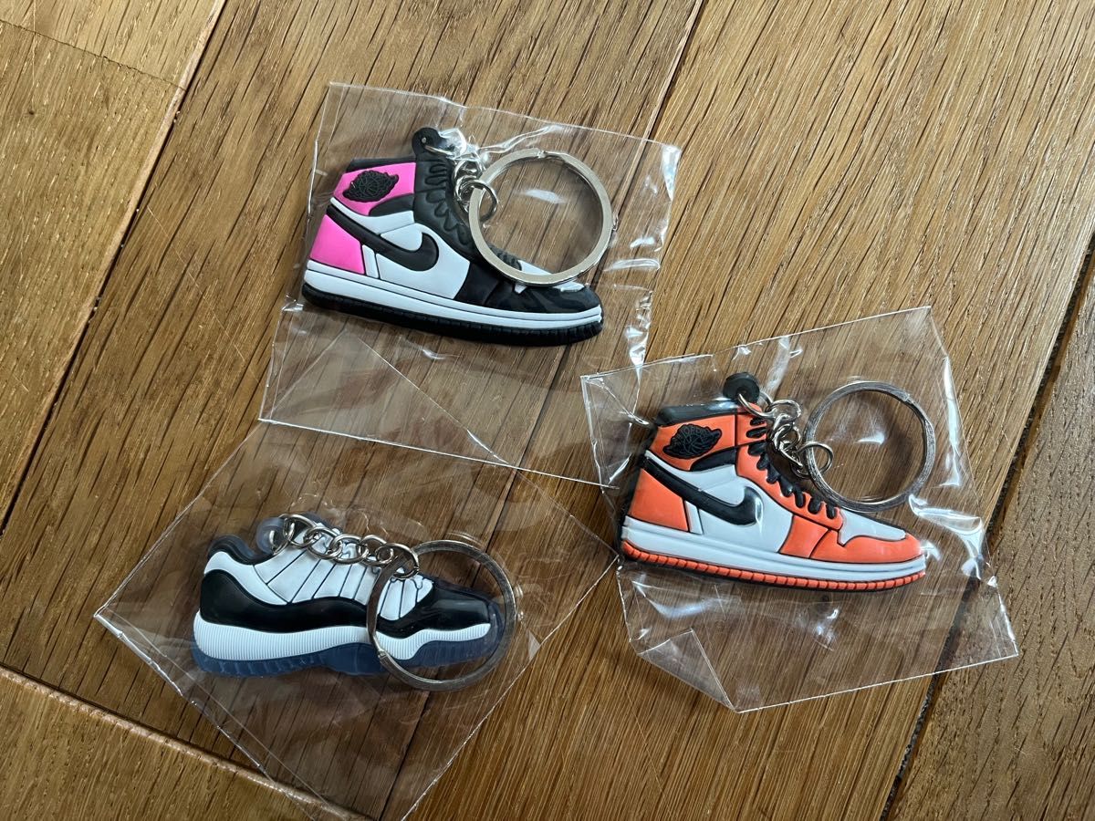 ラバーキーホルダー ナイキ nike スニーカー ジョーダン1 フォース ダンク トラビス オフホワイト シュプリーム