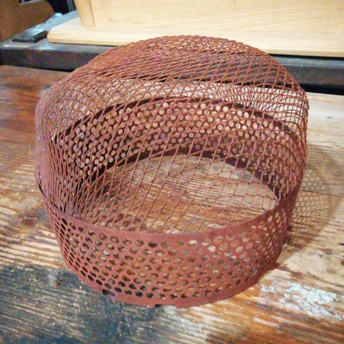 .....kotatsu cover ami basket heater cover old .. Showa Retro antique steel made ( approximately diameter 29cm× height 19cm)