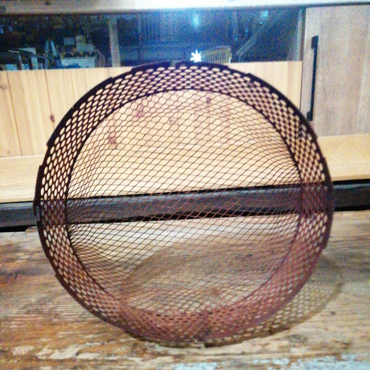 .....kotatsu cover ami basket heater cover old .. Showa Retro antique steel made ( approximately diameter 29cm× height 19cm)