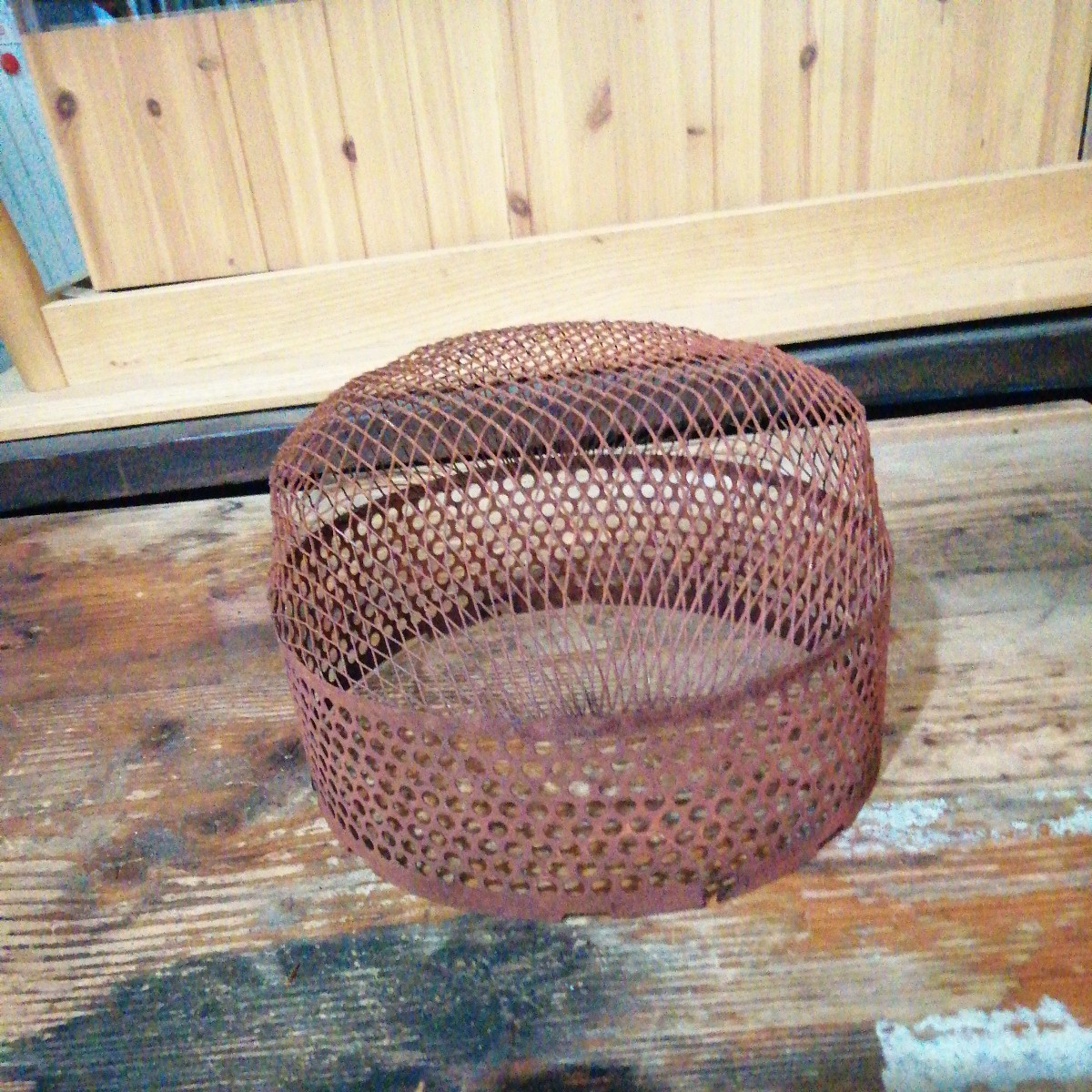 .....kotatsu cover ami basket heater cover old .. Showa Retro antique steel made ( approximately diameter 29cm× height 19cm)