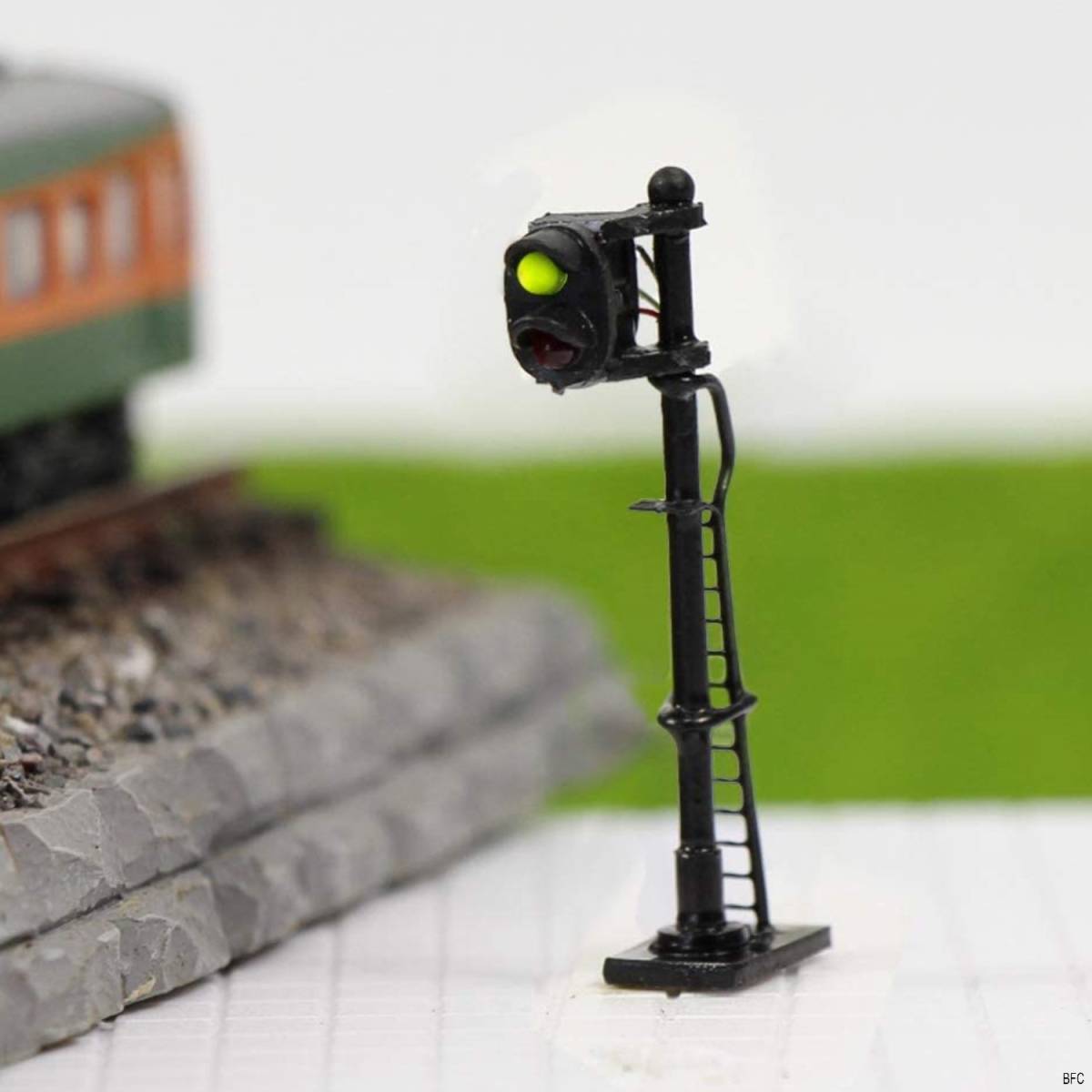 信号 2灯式 黒 3本 1:150 鉄道模型 建物模型 ジオラマ ストラクチャー ライト柱 情景 交通 送料無料_画像4