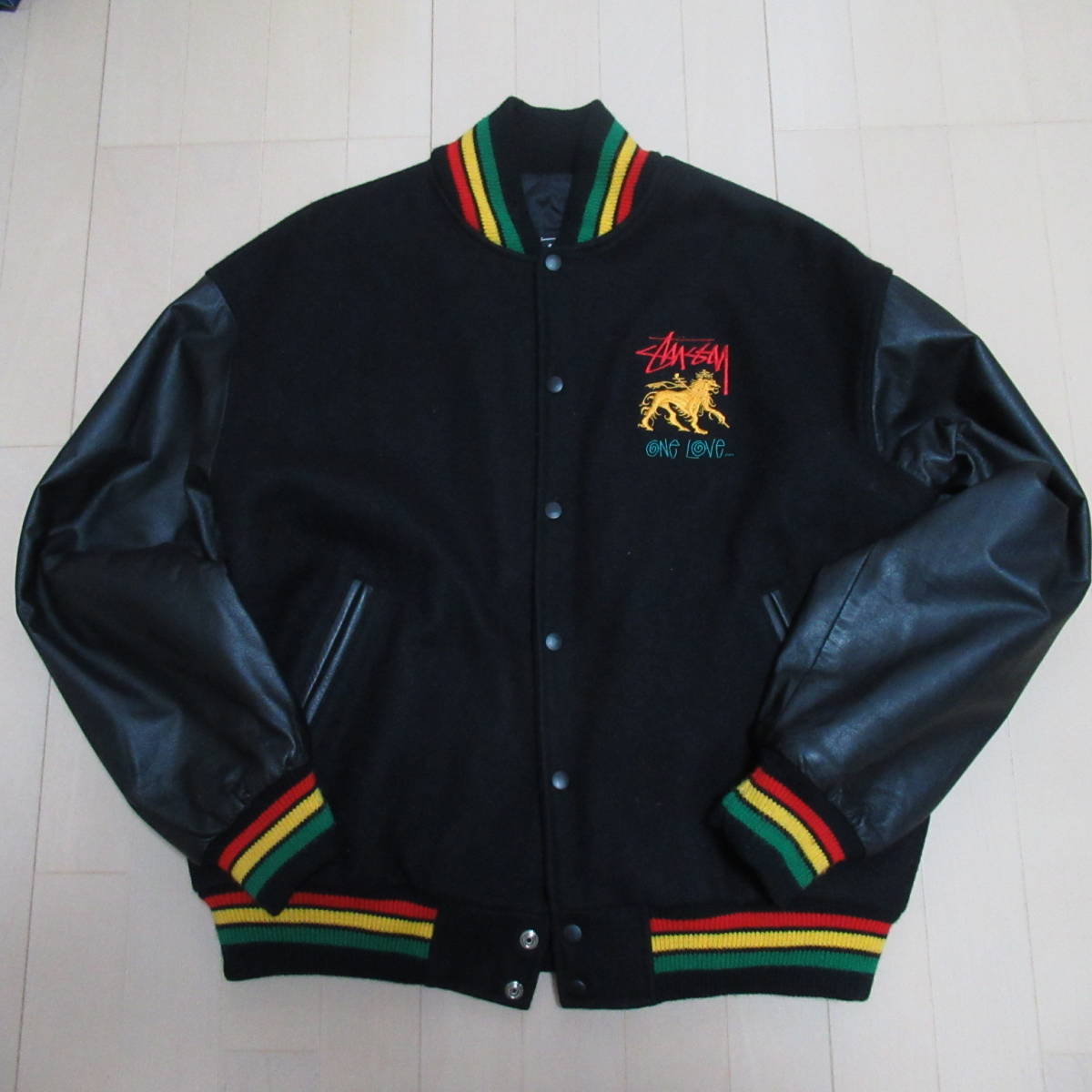 即決送込 希少モデル 90s USA製 STUSSY スタジャン ラスタ 即決送込 希少モデル 90s USA製 STUSSY スタジャン ラスタ