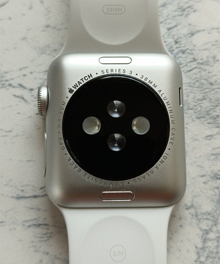 美品 】Apple Watch Series3 GPSモデル 38mmシルバーアルミケースと