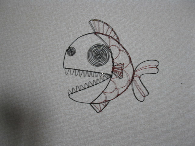 魚　ピラニア　ワイヤーアート　ワイヤークラフト　針金細工　ハンドメイド　壁飾り_画像1