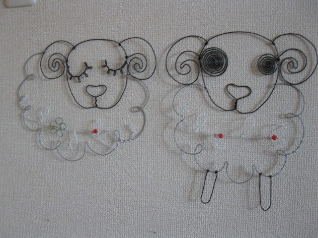 羊　眠る羊　ワイヤーアート　ワイヤークラフト　針金細工　ハンドメイド　壁飾り_画像4