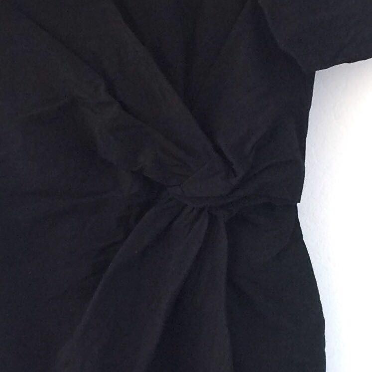 cosコス デザインワンピースドレス ニューヨークリネン 麻ブラックフォーマル 黒色 美品 結婚式 二次会 パーティー 冠婚葬祭 喪服 ロンドン_画像2