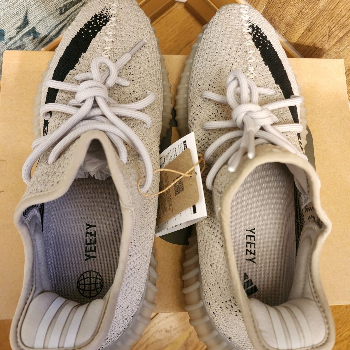 adidas イージー ブースト 350 V2スレート スニーカー　HP7870