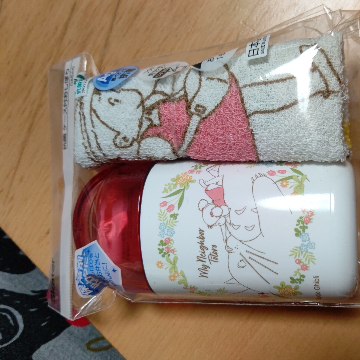  Tonari no Totoro mei..... антибактериальный влажное полотенце осибори полотенце с футляром Studio Ghibli серебряный ион . антибактериальный Mini полотенце новый товар * нераспечатанный * быстрое решение 