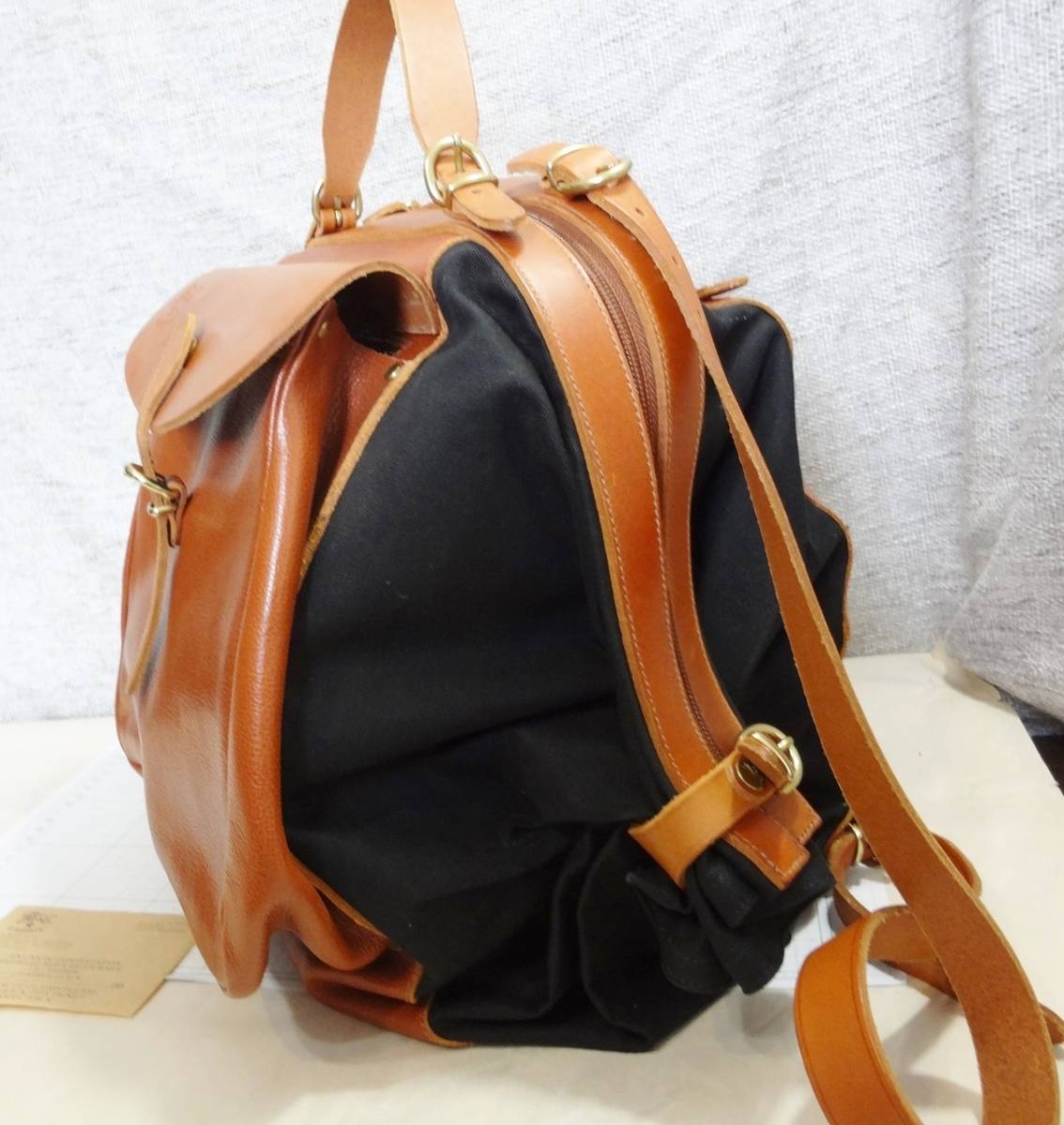 美品 9万円】 IL BISONTE イルビゾンテ レザー×キャンバス キャンディ