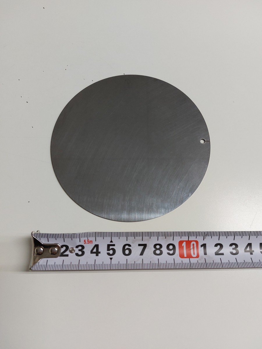 ステンレス板28 直径約124mm×厚さ約0.8mm 10枚セットで約770g 丸 キズ有　材質SUS430で磁石がくっつきます_画像1