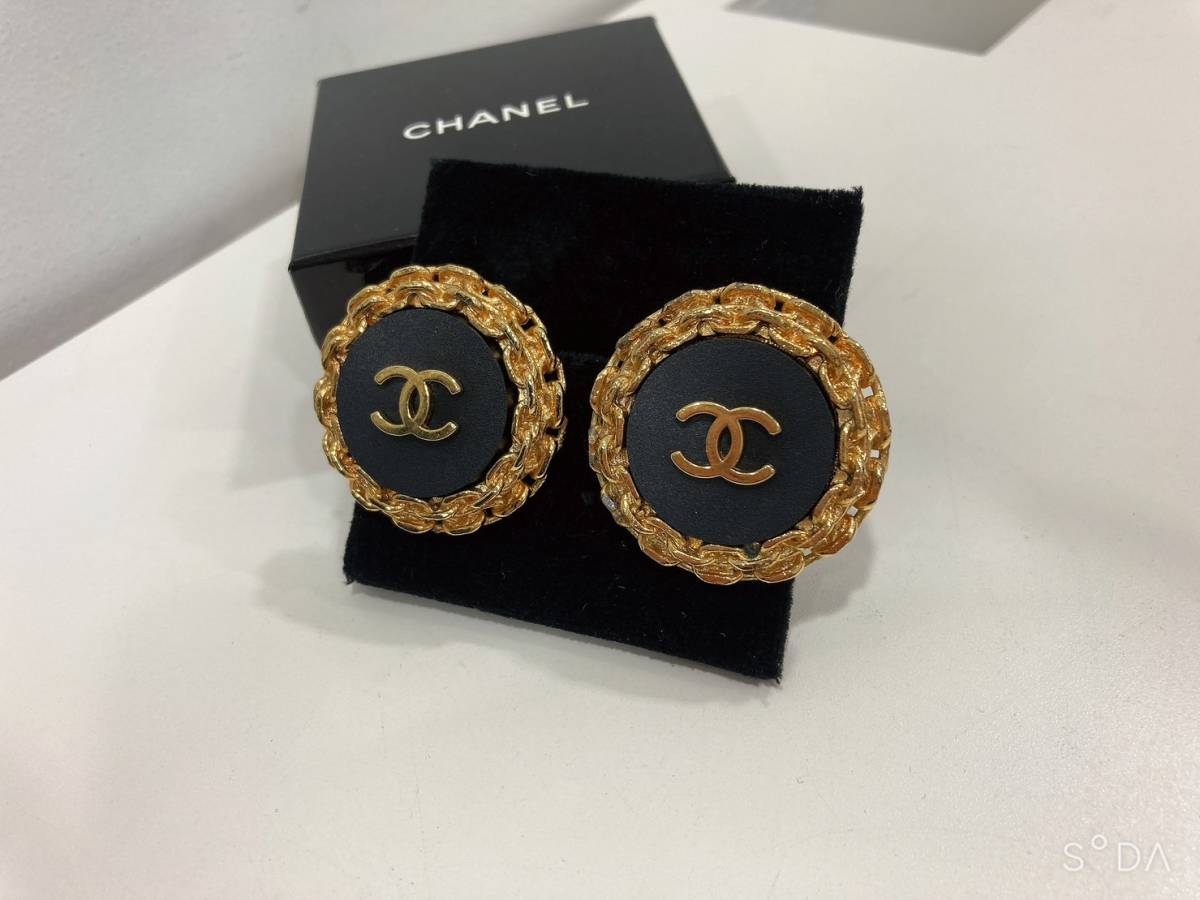 ◆【美品】CHANEL シャネル ココマーク クリップ式 イヤリング 耳飾り アクセサリー レディース ゴールド系×ブラック系_画像2