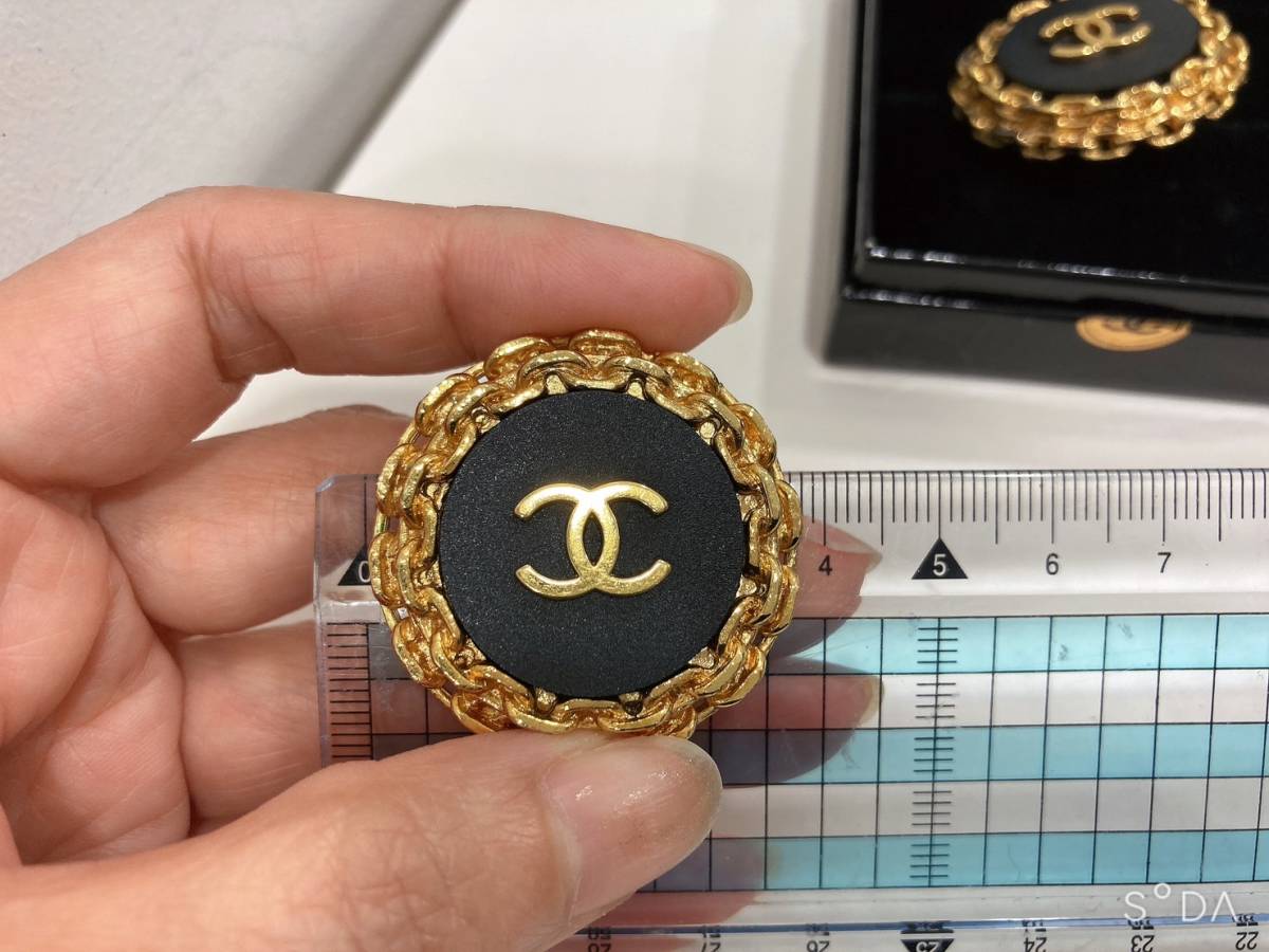 ◆【美品】CHANEL シャネル ココマーク クリップ式 イヤリング 耳飾り アクセサリー レディース ゴールド系×ブラック系_画像5