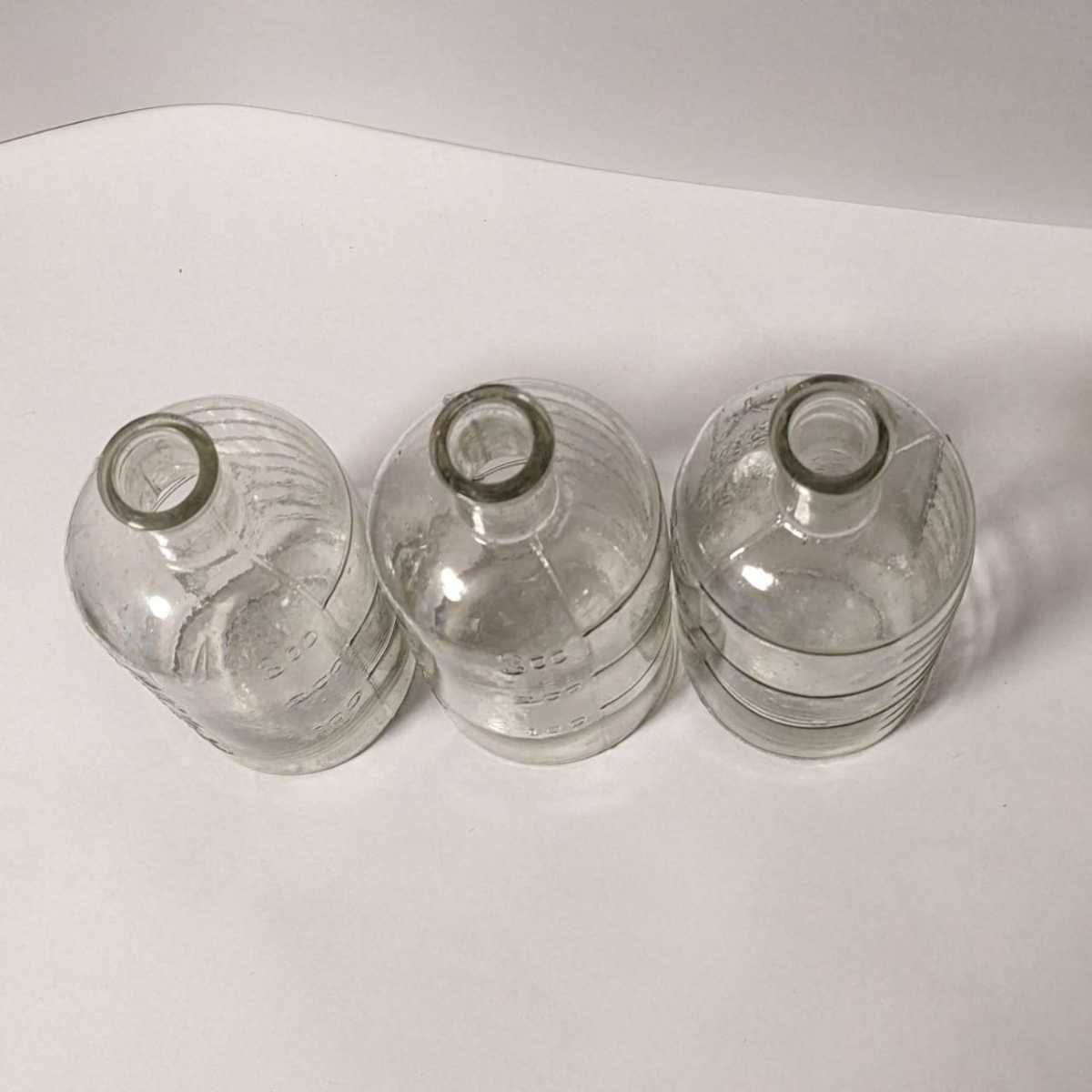 sf1/アンティーク 明治時代 薬瓶 古民家 ウランガラス 気泡 エンボス 3個セットの画像10