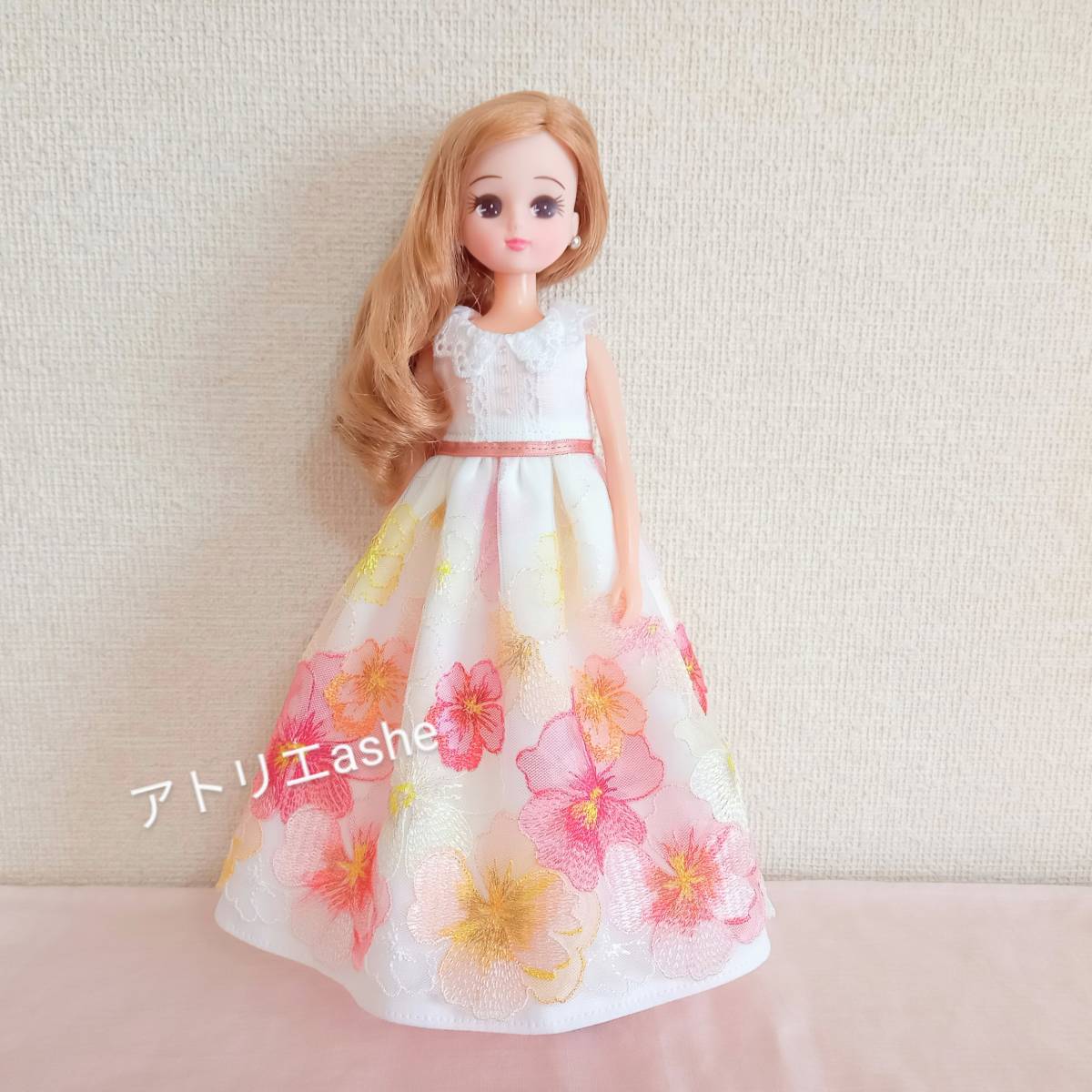  free shipping! hand made Neo Blythe * Licca-chan. clothes [. flower. chu-ru race One-piece ( white )] Blythe clothes dress One-piece floral print 