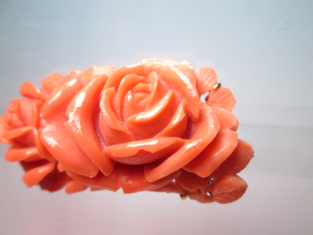 ☆アンティーク・K18 本珊瑚 薔薇の花彫刻の帯留め 15,19g