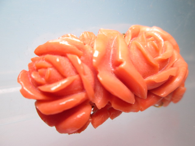 ☆アンティーク・K18 本珊瑚 薔薇の花彫刻の帯留め 15,19g