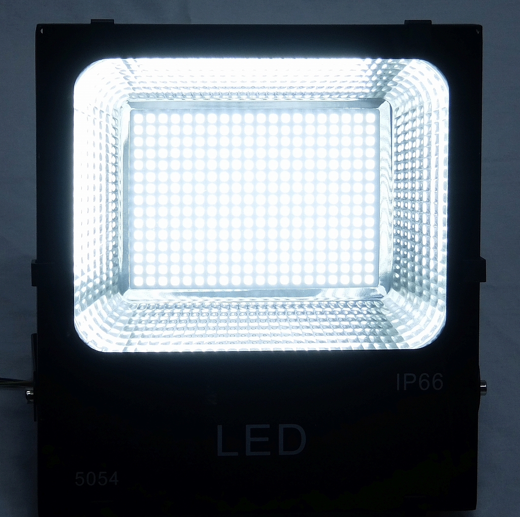 ◆最新爆光！お洒落なガラストップモデル黒 LED150W投光器！高光度SMD 1500W相当 薄型 店舗/工場/駐車場に◆_画像3