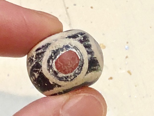玻璃眼珠西亞c.3世紀公元前1世紀公元前。 原文:Glass Eye bead Western Asia c.3rd century B.C.-1st century B.C.