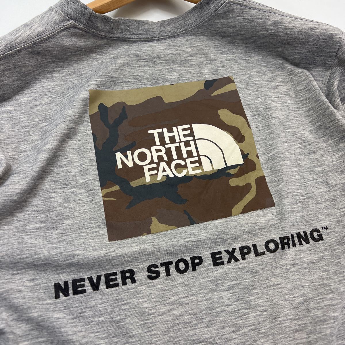 THE NORTH FACE ☆ カモフラ プリント◎ 半袖 Tシャツ カットソー グレー XL相当 定番 アウトドア キャンプ 街着 ノースフェイス■CK133_画像5