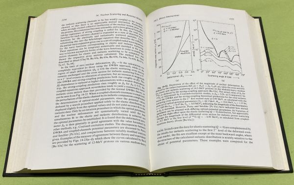 PHYSICS OF NUCLEI AND PARTICLES volume. 1~2の合計2冊 PIERRE PHYSICS OF NUCLEI AND PARTICLES volume. 1~2の合計2冊 PIERRE