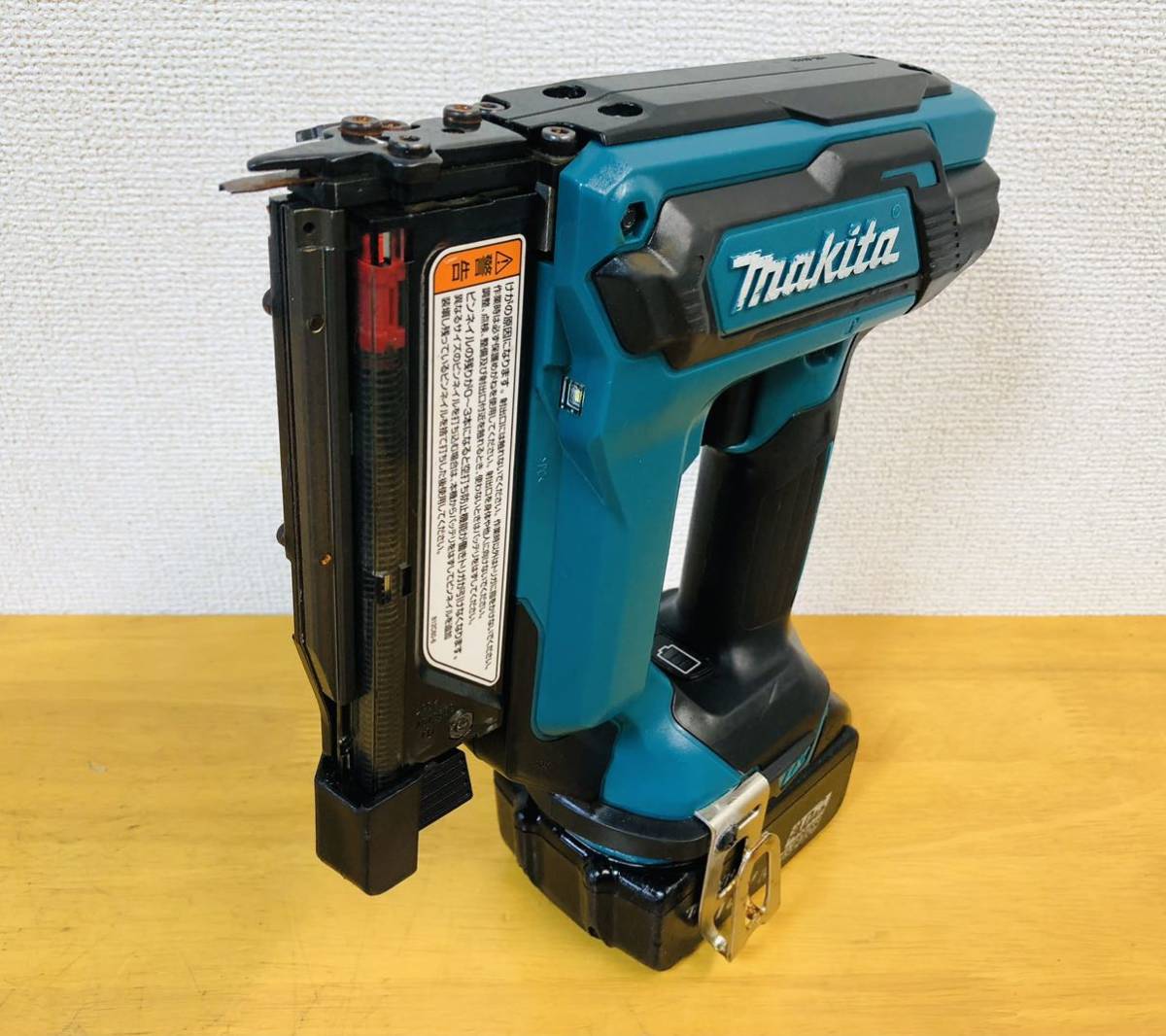 Makita マキタ 充電式ピンタッカ PT353D 釘打ち工具 ジャンク品_画像7